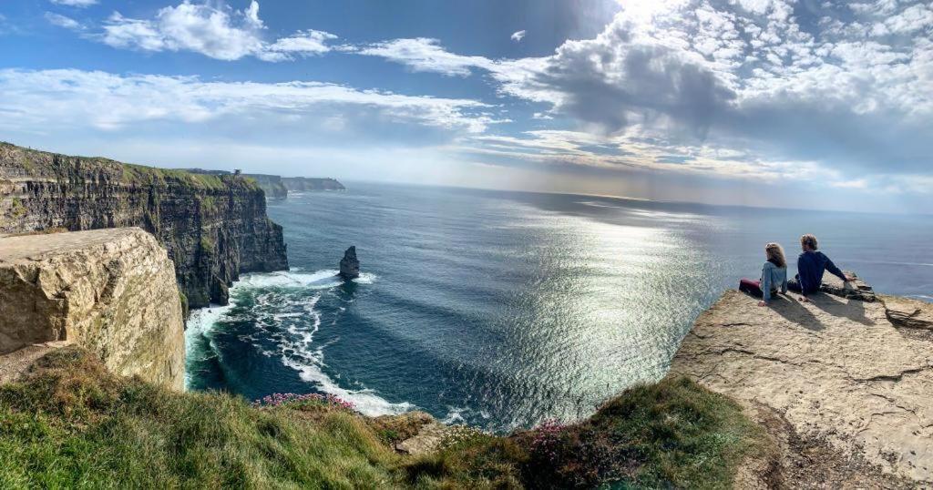 Lahinch -Beach -Surf- Hostel エクステリア 写真